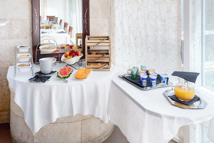 Breakfast/Coffee Service 99 of 132