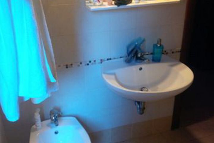 Room 4 of 16