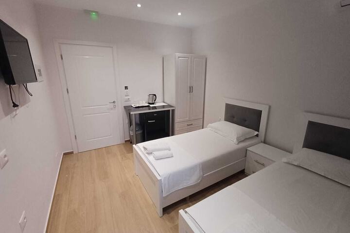 Room 8 of 65