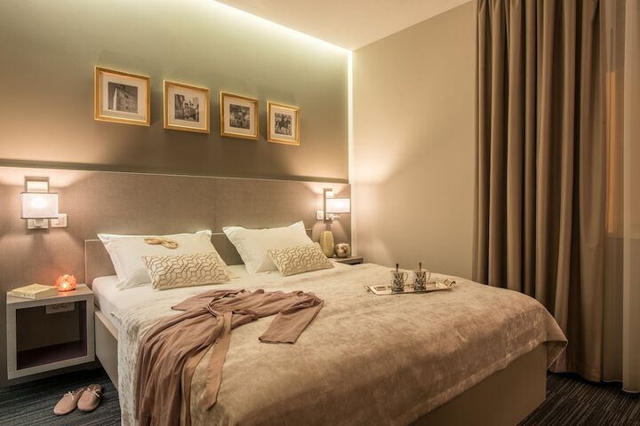 Room 3 of 48