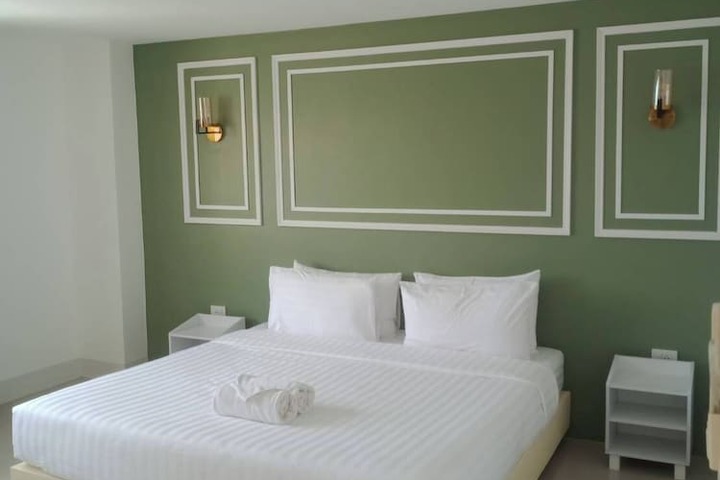 Room 4 of 25