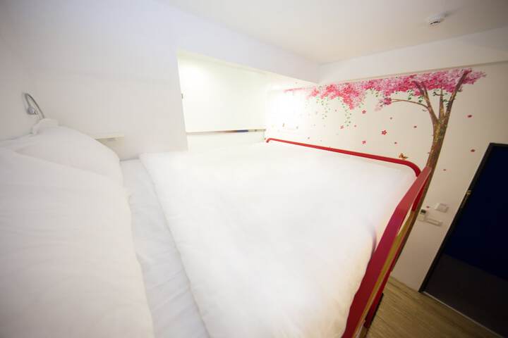 Room 20 of 170