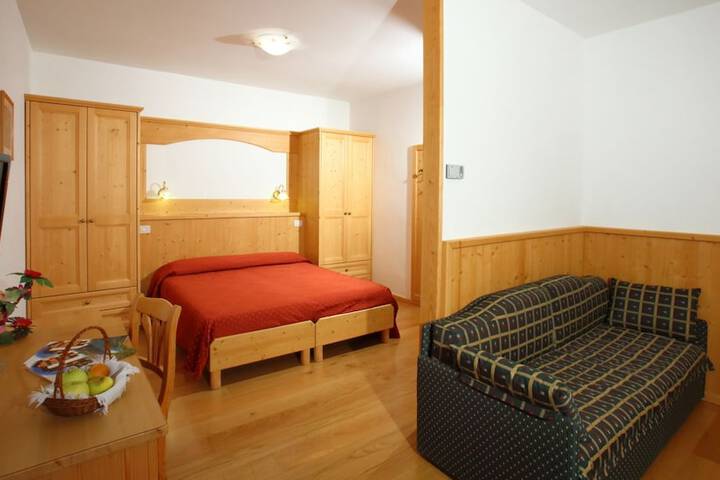 Room 13 of 33