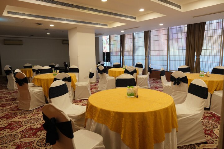 Ballroom/Hall 26 of 30