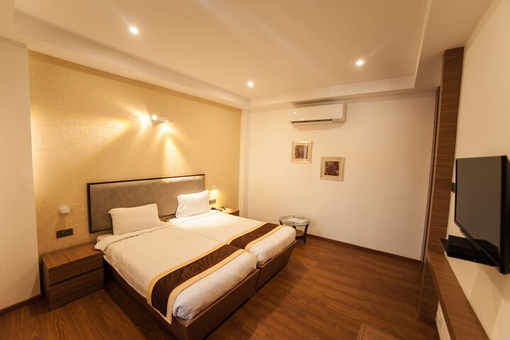 Room 6 of 15
