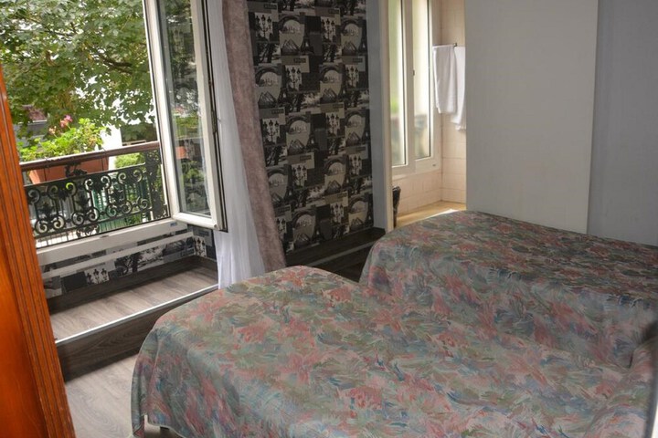 Room 11 of 11