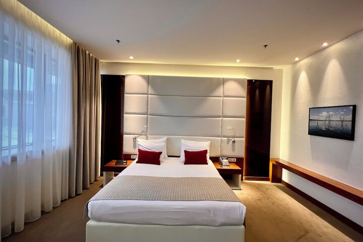 Room 15 of 146