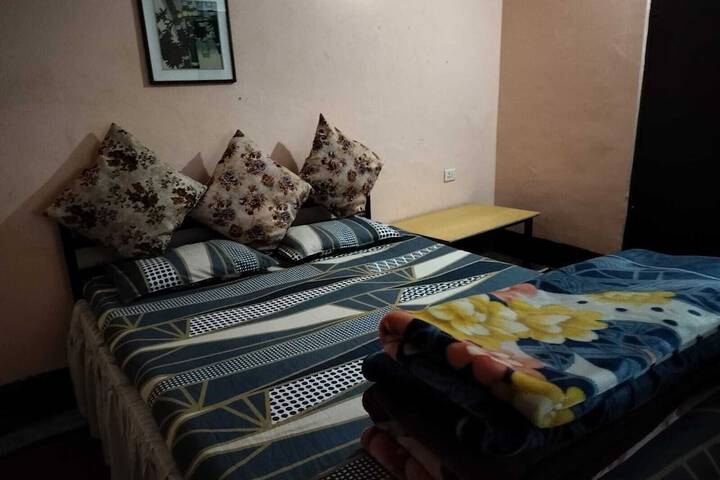 Room 8 of 77