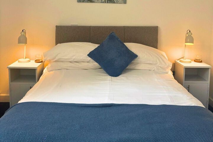 Room 4 of 6
