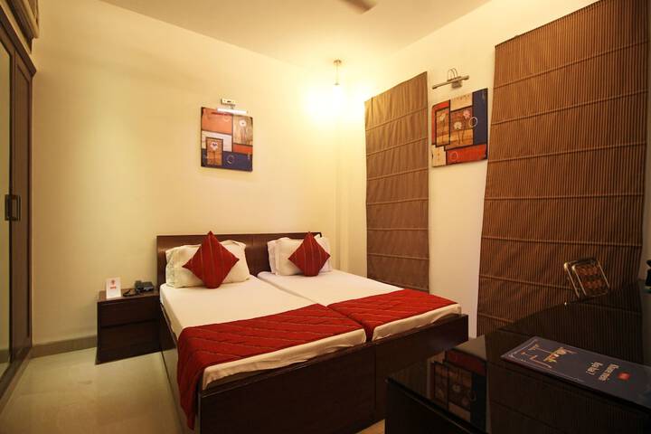 Room 10 of 16