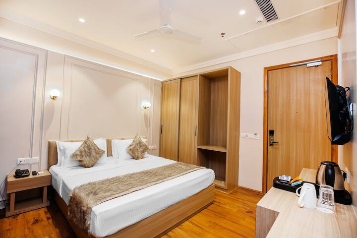 Room 11 of 40