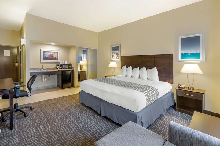 1 King Bed (19 of 21)