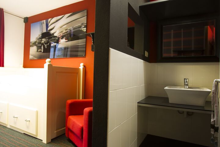 Room 4 of 14