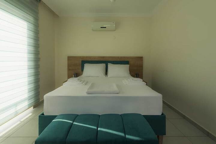 Room 3 of 8