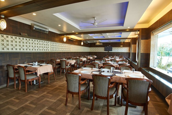 Dining 44 of 64