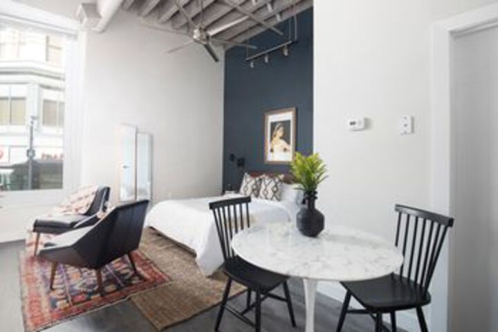 Room 3 of 20