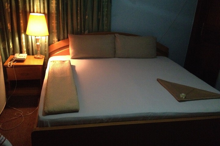 Room 5 of 20