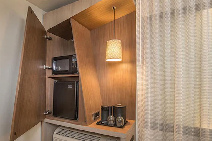 Mini-refrigerator