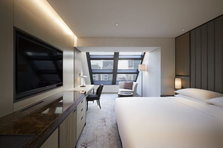 Room 17 of 147