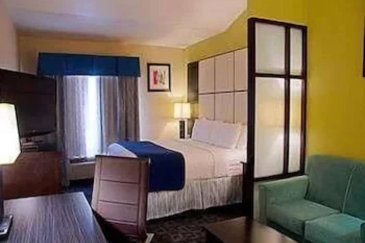 1 King Bed Suite (8 of 8)