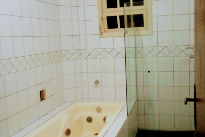 Room 4 of 80