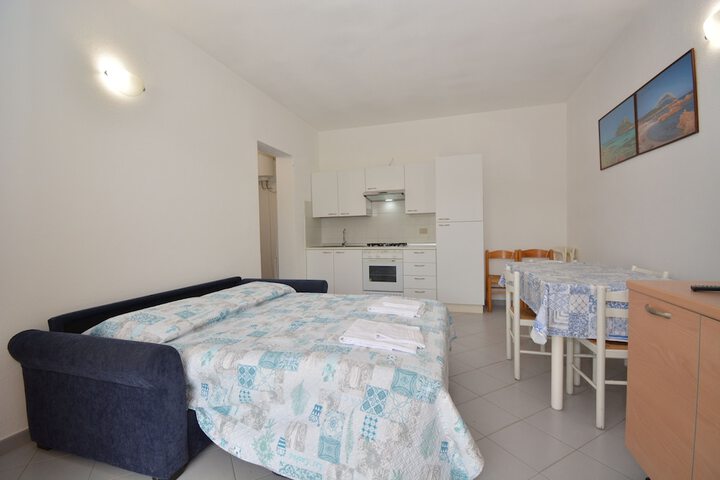 Room 10 of 29