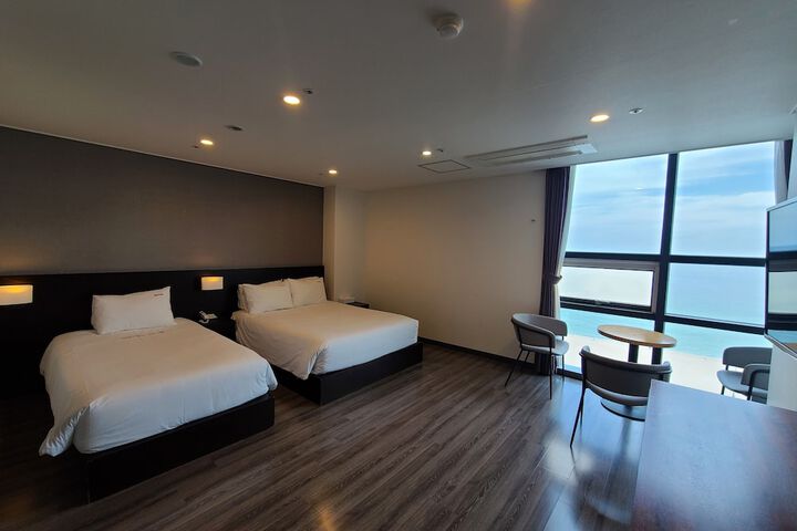 Room 8 of 74