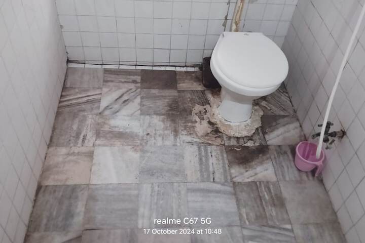 Room 10 of 13