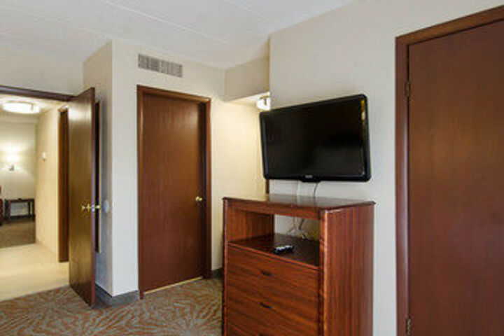 Room 17 of 28