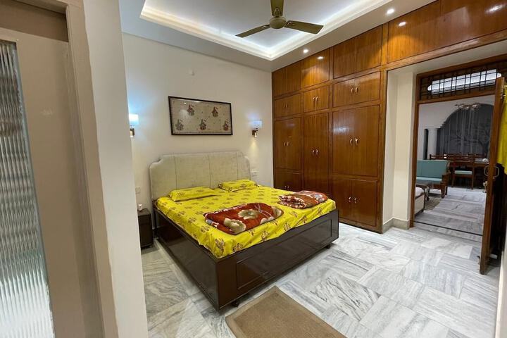Room 3 of 7