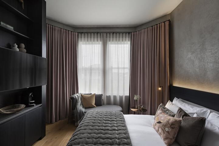 Room 5 of 32