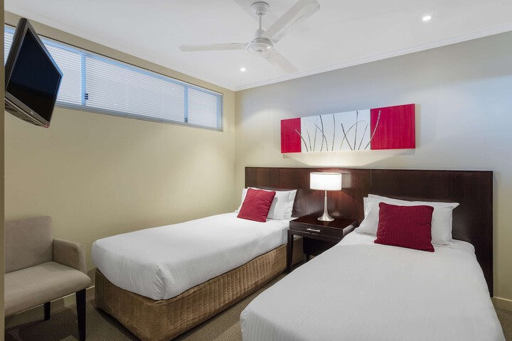 Room 34 of 175