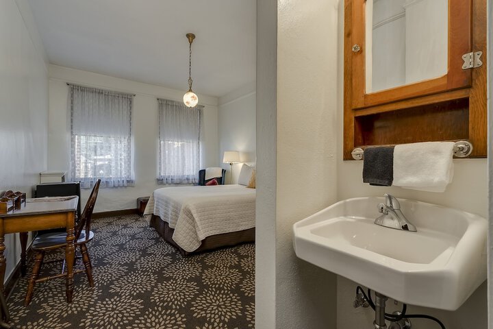 Room 15 of 42