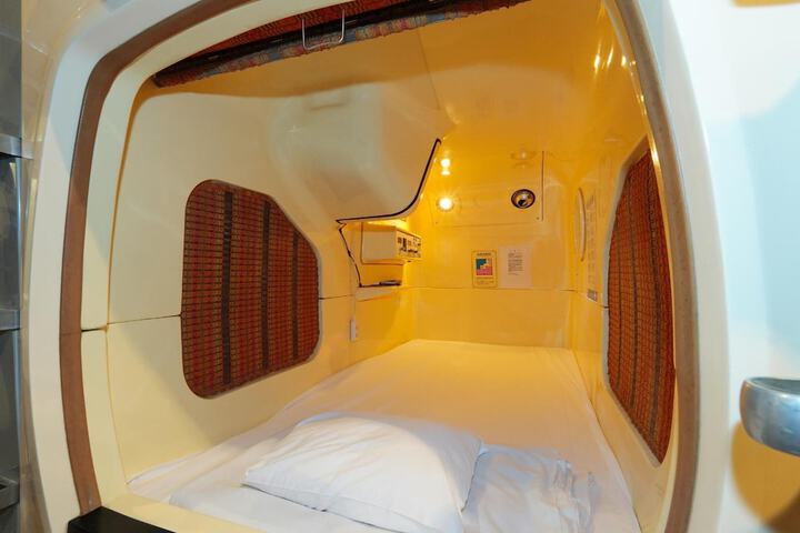 Room 7 of 14