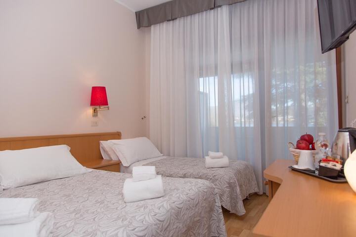 Room 10 of 52