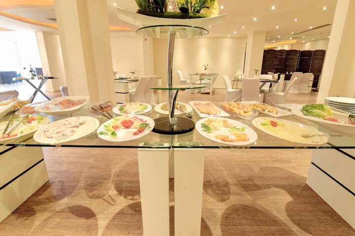 Dining 47 of 57