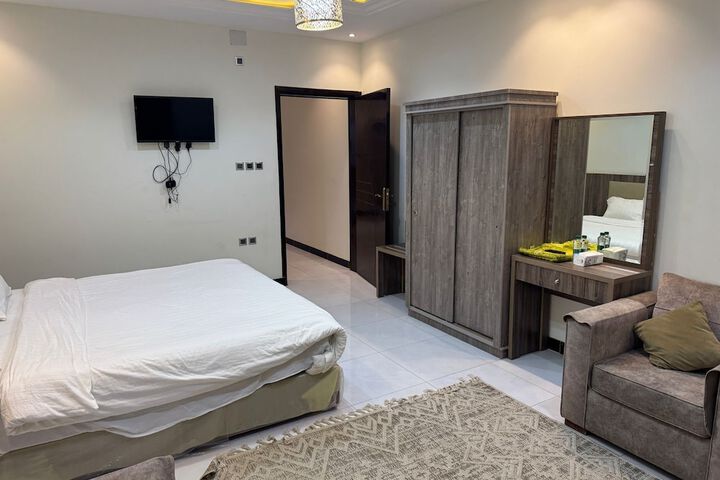 Room 12 of 25