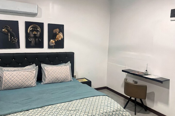 Room 8 of 38