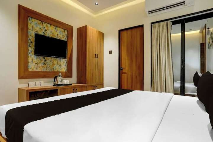 Room 8 of 13