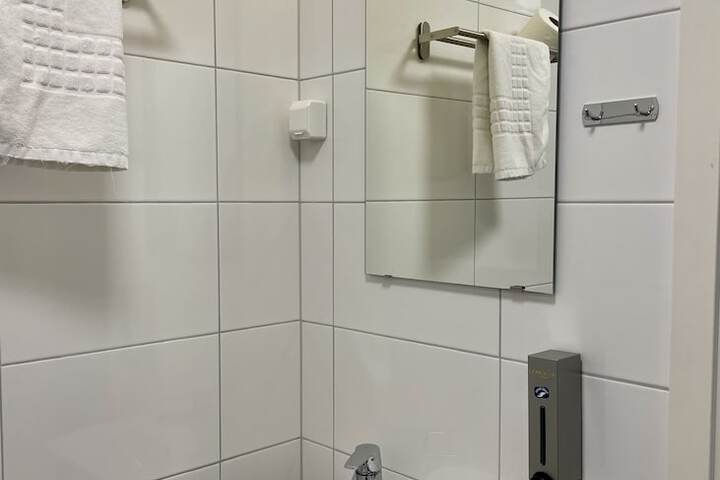 Room 122 of 149