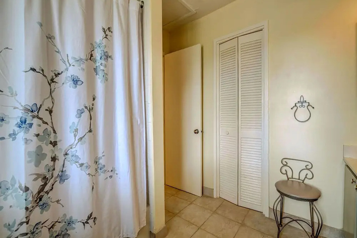 Room 8 of 21