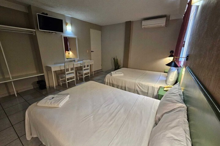 Room 4 of 32
