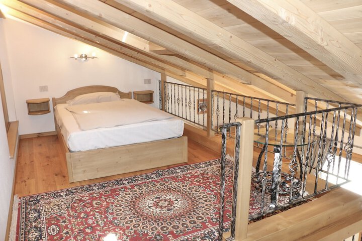 Room 8 of 28
