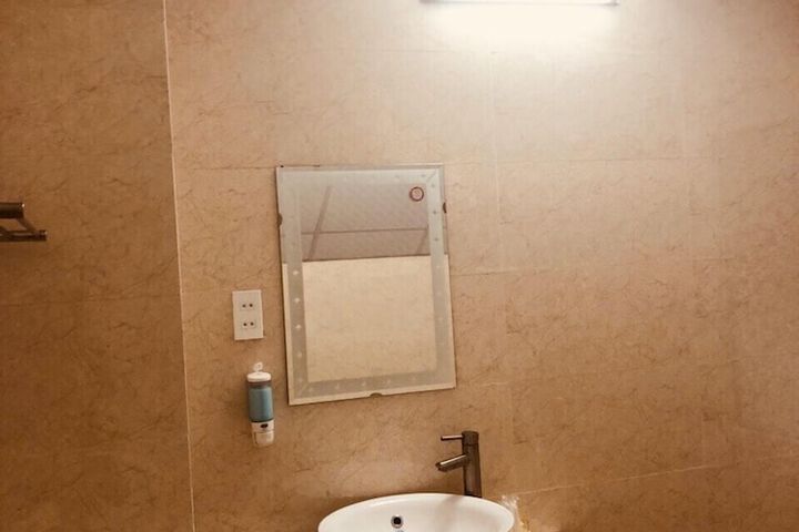 Room 9 of 19