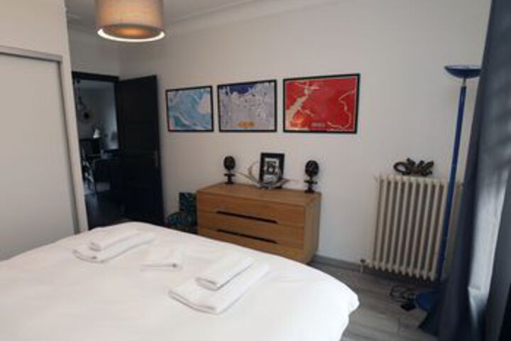 Room 8 of 33