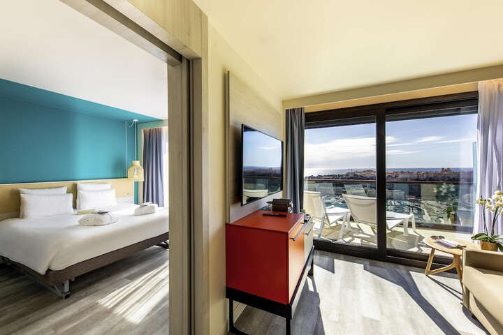 Room 12 of 181