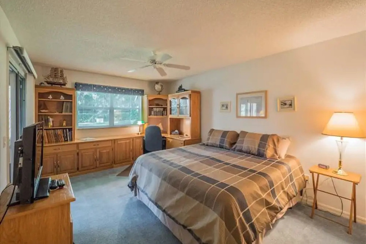 Room 4 of 20