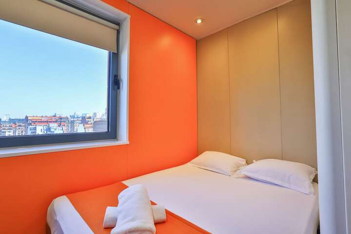 Room 8 of 34