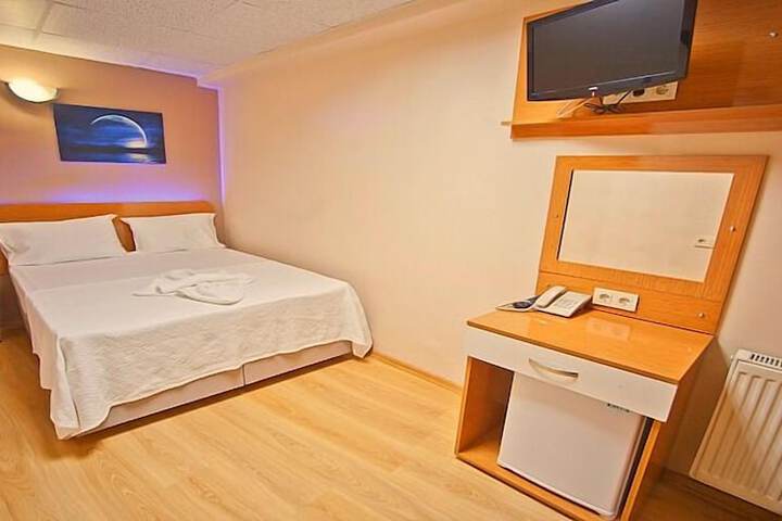 Room 6 of 15
