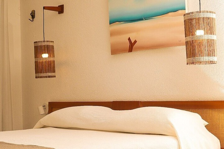 Room 8 of 10